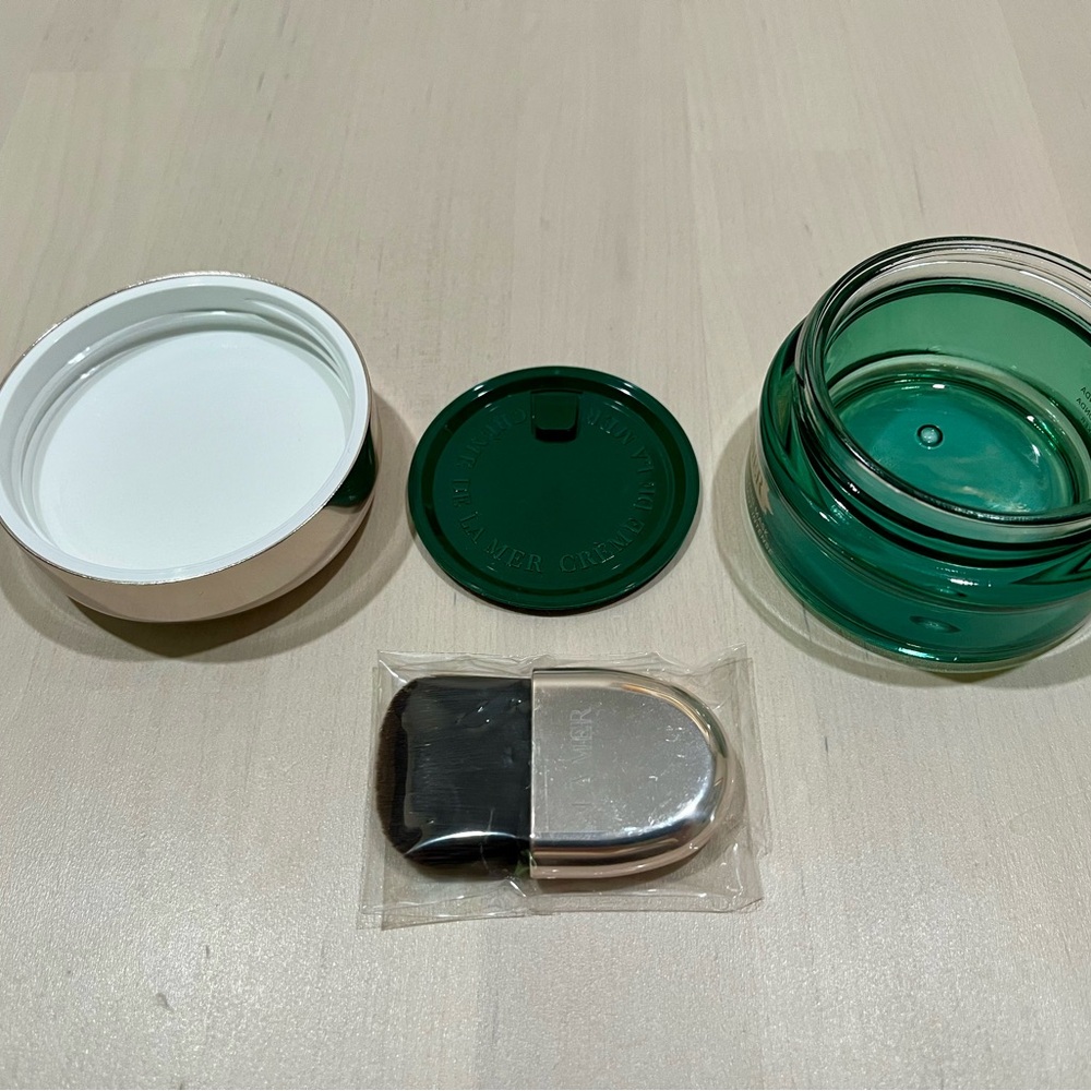 La Mer mask brush and empty glass Jar with lid